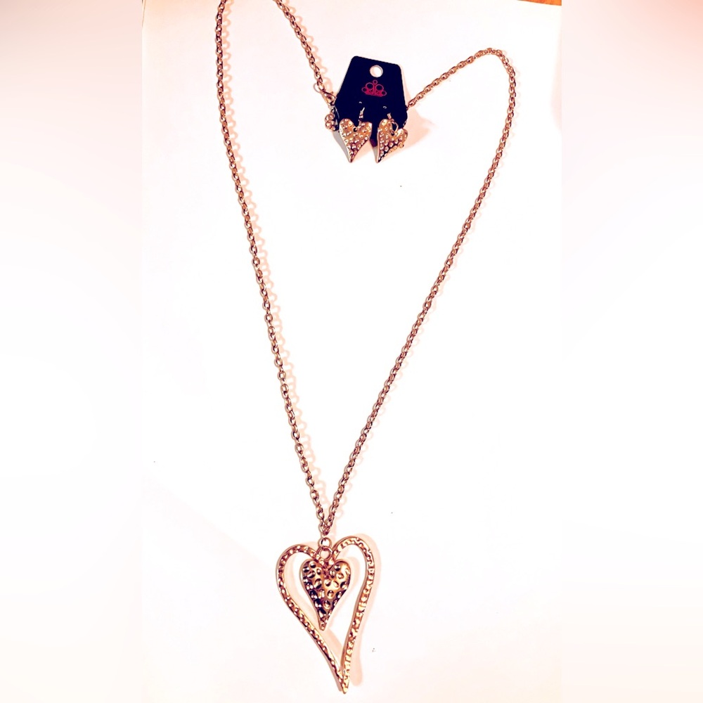 Heart necklace and earrings set
Perfect for Valentines Day